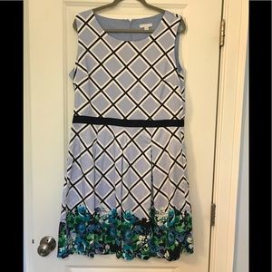 Sleeveless floral spring dress